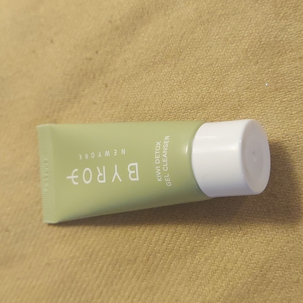 ❤️ Byroe New York Kiwi Detox Gel Cleanser